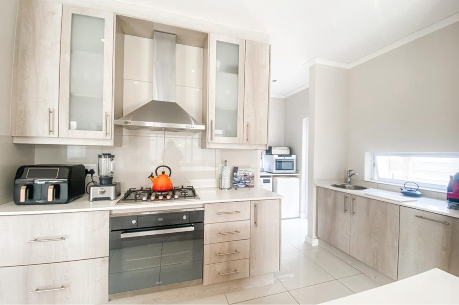 To Let 4 Bedroom Property for Rent in Parklands North Western Cape